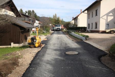 ASFALTIRANJE CESTE BEGUNJE 07 FOTO LJUBO VUKELIČ